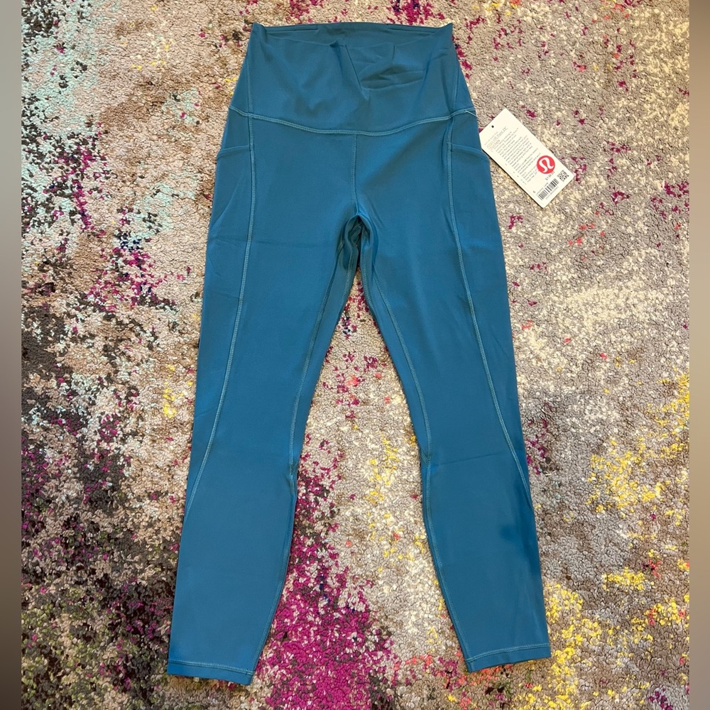 Gorgeous Lululemon Align Leggings 25”, with pockets, size 6